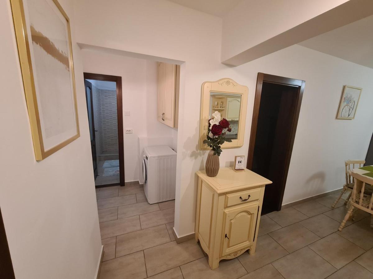 Clasic Apartment Nufarul Oradea Exteriör bild